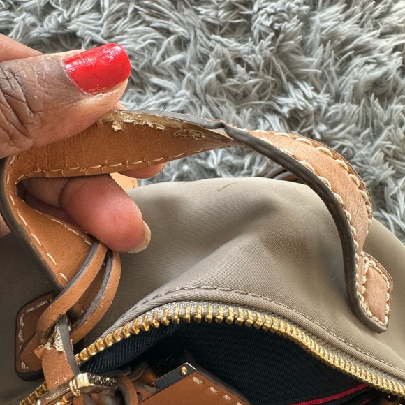 Tommy Hilfiger Small Beige & Brown Women' s Backpack. Some wear on the handle. - Picture 5 of 7